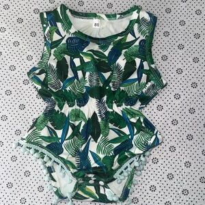 🛍 PRETTY LITTLE GIRLS ROMPER SIZE 3-6 MONTHS 🛍
